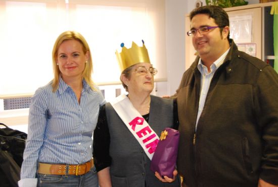 EL CONCEJAL DE BIENESTAR SOCIAL ASISTE A LA CORONACIÓN DE LA REINA DEL SERVICIO DE ESTANCIAS DIURNAS PARA ALZHEIMER, QUE CELEBRA ESTOS DÍAS SU TERCER ANIVERSARIO