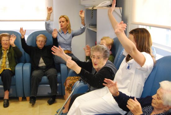 EL CONCEJAL DE BIENESTAR SOCIAL ASISTE A LA CORONACIÓN DE LA REINA DEL SERVICIO DE ESTANCIAS DIURNAS PARA ALZHEIMER, QUE CELEBRA ESTOS DÍAS SU TERCER ANIVERSARIO