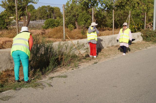 El Ayuntamiento lleva a cabo un plan de choque de limpieza de caminos y cunetas a travs de las 117 personas contratadas mediante el programa de los Consejos Comarcales