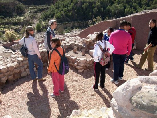 LOS ALUMNOS DEL CENTRO DE DA JOS MOY VISITAN EL YACIMIENTO ARQUEOLGICO DE LA BASTIDA PARA CONOCER LOS LTIMOS DESCUBRIMIENTOS 