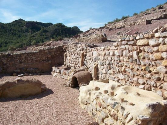 LOS ALUMNOS DEL CENTRO DE DA JOS MOY VISITAN EL YACIMIENTO ARQUEOLGICO DE LA BASTIDA PARA CONOCER LOS LTIMOS DESCUBRIMIENTOS 