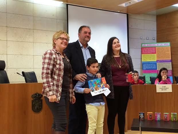 Alumnos de los colegios "Luís Pérez Rueda", "La Milagrosa" y "Santiago" protagonizan este año el acto institucional del Día Internacional de los Derechos del Niñ@2015