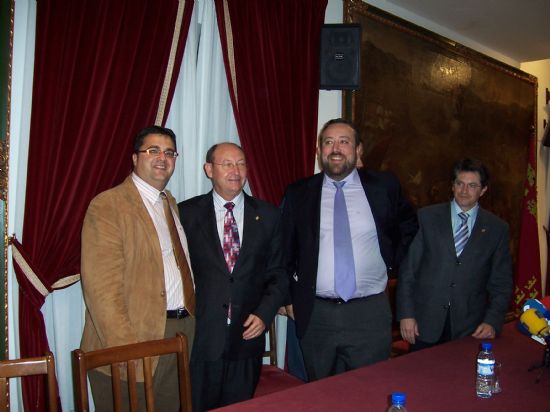 EL CONSEJERO DE PRESIDENCIA Y EL ALCALDE EN FUNCIONES DE TOTANA FIRMAN UN CONVENIO DE 300.000 EUROS DESTINADOS A LA CONSTRUCCIN DE UN NUEVO EDIFICIO QUE ALBERGAR LAS NUEVAS DEPENDENCIAS POLICIALES