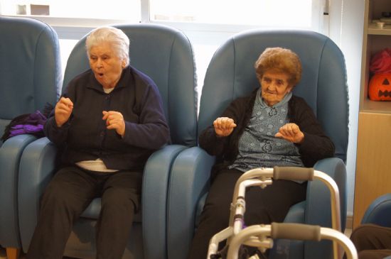 LA ALCALDESA Y LA CONCEJAL DE ATENCIN SOCIAL FELICITAN LA PASCUA NAVIDEA A LAS PERSONAS MAYORES A LOS USUARIOS DEL SERVICIO DE ESTANCIAS DIURNAS DEL CENTRO DE ALZHEIMER Y DEL SERVICIO DE ESTANCIAS DIURNAS