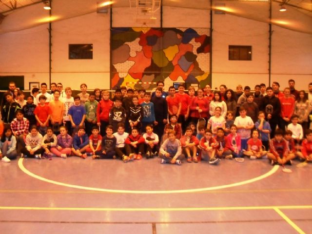 La Fase Local de Bádminton de Deporte Escolar, organizada por la Concejalía y el Club de Badminton, contó con la participación de 72 escolares de los diferentes centros de enseñanza