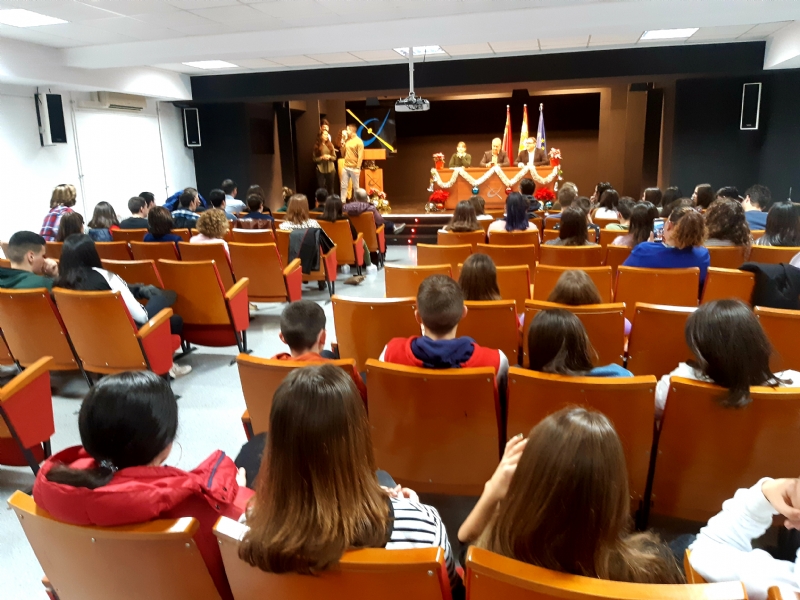 Entregan los diplomas acreditativos a los 21 alumnos de la XIII Promocin del Bachillerato Internacional del IES Juan de la Cierva de Totana
