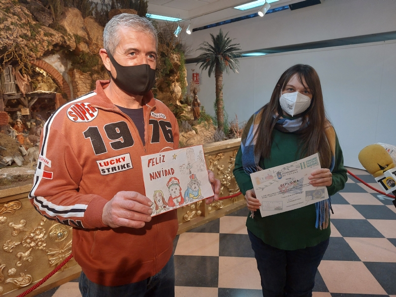 Entregan los premios a los ganadores del II Concurso de Postales de Navidad Totana 2021, que ha organizado la Concejala de Cultura