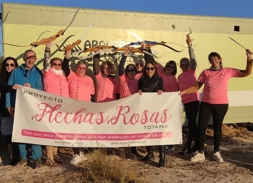 Se comprometen al mantenimiento de la actividad "Flechas Rosas" para el año 2025, con la que se quiere ayudar a la rehabilitación de mujeres afectadas por cáncer de mama