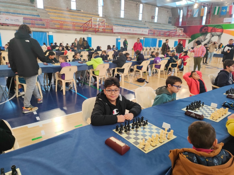 Escolares de cinco centros de enseñanza de Totana participan en la Jornada de la Final Regional Escolar de Ajedrez, celebrada en San Javier