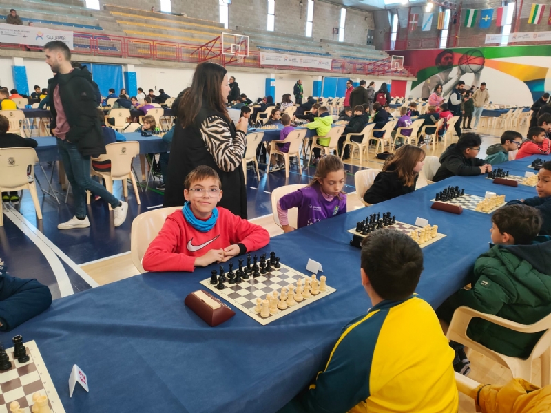 Escolares de cinco centros de enseñanza de Totana participan en la Jornada de la Final Regional Escolar de Ajedrez, celebrada en San Javier