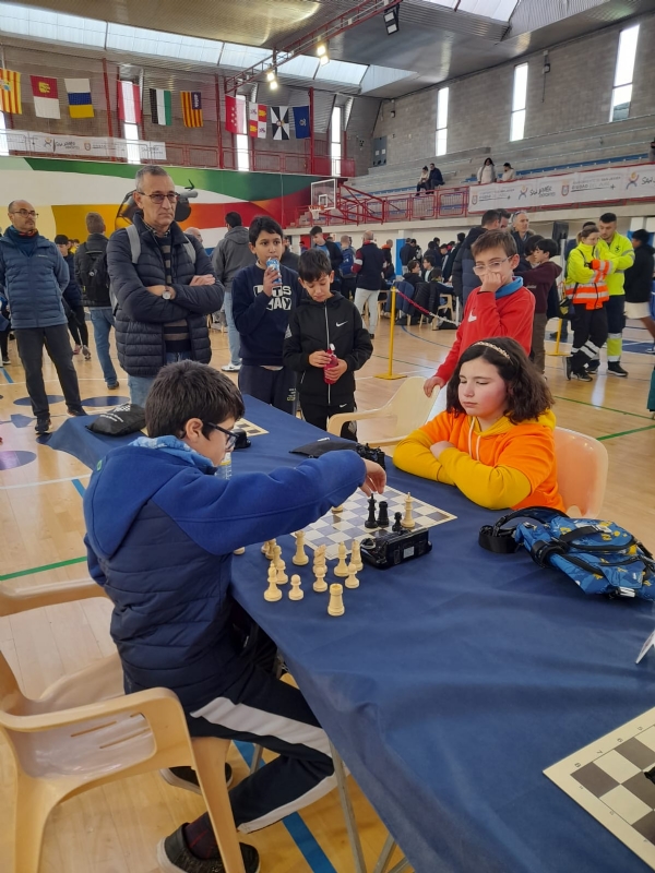 Escolares de cinco centros de enseñanza de Totana participan en la Jornada de la Final Regional Escolar de Ajedrez, celebrada en San Javier