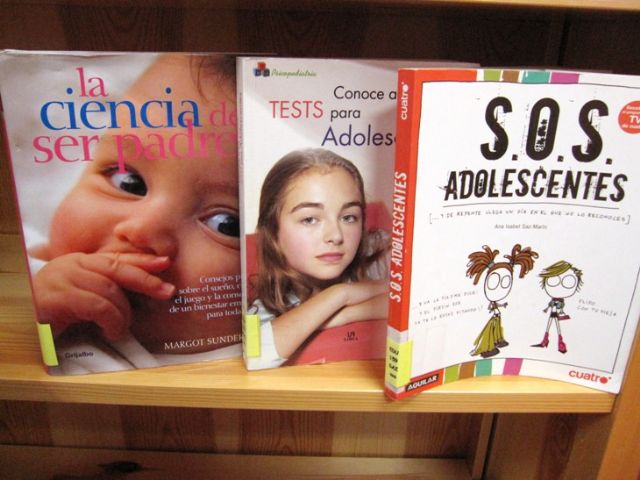 LA ESCUELA MUNICIPAL DE PADRES Y MADRES PROMUEVE QUE EN LA BIBLIOTECA MUNICIPAL SE HABILITEN  ESPACIOS CON MATERIAL BIBLIOGRÁFICO SOBRE LA "EDUCACIÓN AFECTIVO SEXUAL" Y LA "COMUNICACIÓN EN FAMILIA"