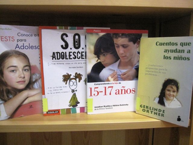 LA ESCUELA MUNICIPAL DE PADRES Y MADRES PROMUEVE QUE EN LA BIBLIOTECA MUNICIPAL SE HABILITEN  ESPACIOS CON MATERIAL BIBLIOGRÁFICO SOBRE LA "EDUCACIÓN AFECTIVO SEXUAL" Y LA "COMUNICACIÓN EN FAMILIA"