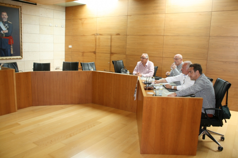 VDEO. El Ayuntamiento de Totana acoge una reunin de alcaldes de la comarca del Guadalentn con los comits de empresa de Adif y Renfe para conocer sus reivindicaciones y necesidades