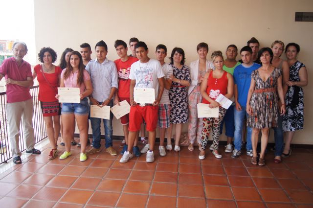 AUTORIDADES MUNICIPALES Y DOCENTES CLAUSURAN EL CURSO 2012/13 DEL PROGRAMA DE COMPENSACIÓN EDUCATIVA  "AULA OCUPACIONAL", EN EL CENTRO SOCIOCULTURAL "LA CÁRCEL"