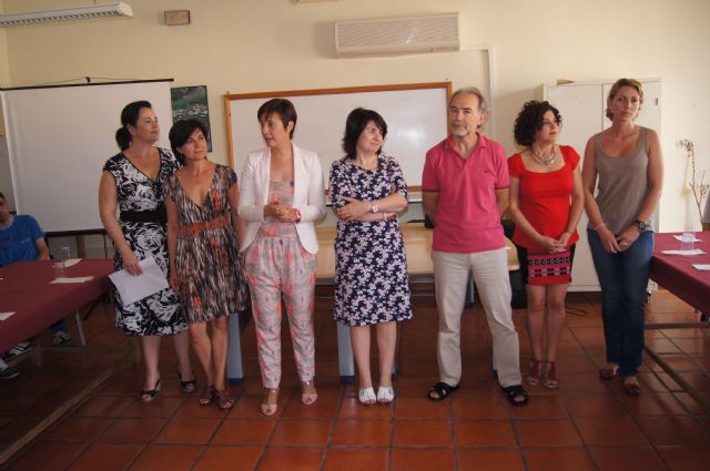 AUTORIDADES MUNICIPALES Y DOCENTES CLAUSURAN EL CURSO 2012/13 DEL PROGRAMA DE COMPENSACIÓN EDUCATIVA  "AULA OCUPACIONAL", EN EL CENTRO SOCIOCULTURAL "LA CÁRCEL"