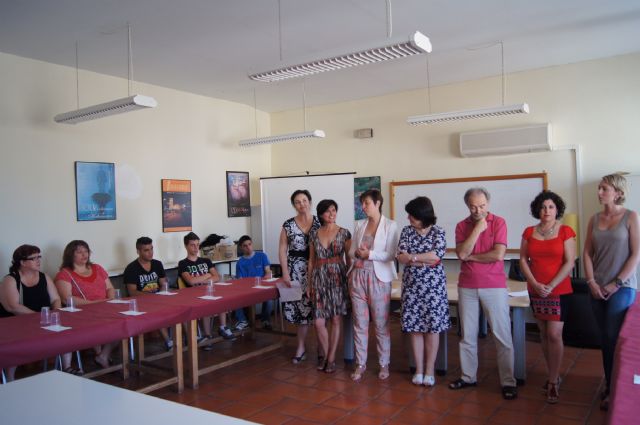 AUTORIDADES MUNICIPALES Y DOCENTES CLAUSURAN EL CURSO 2012/13 DEL PROGRAMA DE COMPENSACIÓN EDUCATIVA  "AULA OCUPACIONAL", EN EL CENTRO SOCIOCULTURAL "LA CÁRCEL"