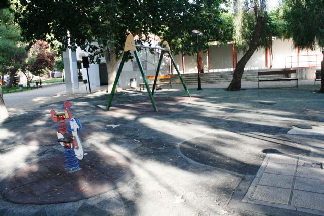 Se adjudica el contrato para la rehabilitacin del rea de juegos infantiles del parque municipal Marcos Ortiz