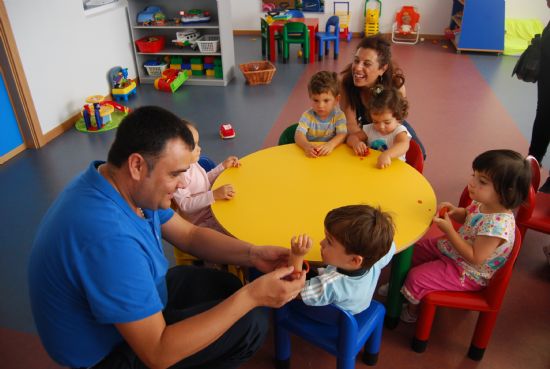 LAS ESCUELAS INFANTILES "CLARA CAMPOAMOR" Y "CARMEN BARÓ" Y EL PUNTO DE ATENCIÓN A LA INFANCIA "DOÑA PEPITA LÓPEZ GANDÍA" COMIENZAN EL CURSO ESCOLAR 2010/2011 CON LA ESCOLARIZACIÓN DE MÁS 300 NIÑOS