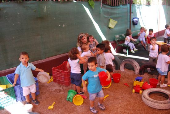 LAS ESCUELAS INFANTILES "CLARA CAMPOAMOR" Y "CARMEN BARÓ" Y EL PUNTO DE ATENCIÓN A LA INFANCIA "DOÑA PEPITA LÓPEZ GANDÍA" COMIENZAN EL CURSO ESCOLAR 2010/2011 CON LA ESCOLARIZACIÓN DE MÁS 300 NIÑOS