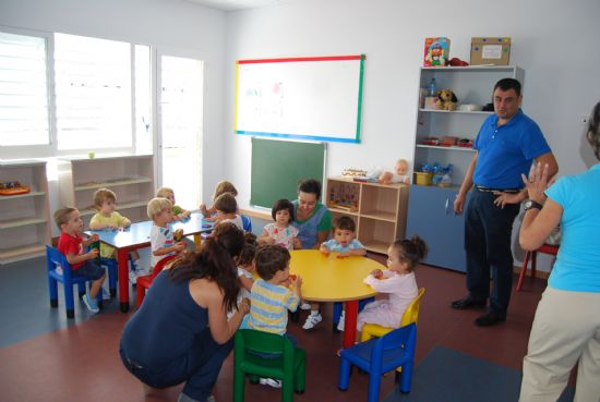 LAS ESCUELAS INFANTILES "CLARA CAMPOAMOR" Y "CARMEN BARÓ" Y EL PUNTO DE ATENCIÓN A LA INFANCIA "DOÑA PEPITA LÓPEZ GANDÍA" COMIENZAN EL CURSO ESCOLAR 2010/2011 CON LA ESCOLARIZACIÓN DE MÁS 300 NIÑOS