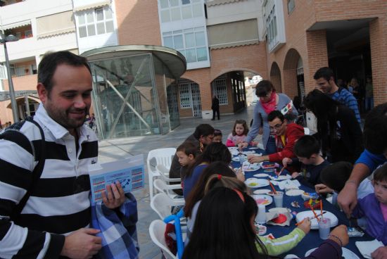 ÉXITO DE PARTICIPACIÓN EN LOS TALLERES Y JUEGOS ORGANIZADOS EN LA PLAZA BALSA VIEJA PARA CONMEMORAR  EL DÍA INTERNACIONAL DE LOS DERECHOS DEL NIÑ@, QUE SE CELEBRÓ EL 20 DE NOVIEMBRE