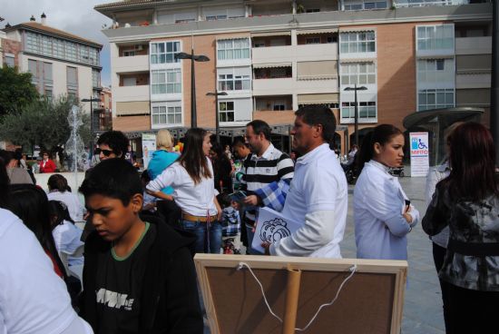 ÉXITO DE PARTICIPACIÓN EN LOS TALLERES Y JUEGOS ORGANIZADOS EN LA PLAZA BALSA VIEJA PARA CONMEMORAR  EL DÍA INTERNACIONAL DE LOS DERECHOS DEL NIÑ@, QUE SE CELEBRÓ EL 20 DE NOVIEMBRE