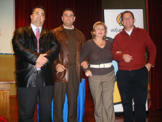 LAS AUTORIDADES LOCALES HACEN ENTREGA DEL CARNET DE VOLUNTARIO A MS DE UN CENTENAR DE VECINOS QUE DESARROLLAN ACCIONES VOLUNTARIAS Y ASOCIACIONES SIN NIMO DE LUCRO DE TOTANA