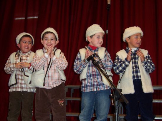 LOS ALUMNOS DE LA ESCUELA MUNICIPAL DE MSICA DELEITAN A SUS FAMILIARES CON EL TRADICIONAL CONCIERTO DE VILLANCIOS POPULARES CELEBRADO EN LA CRCEL
