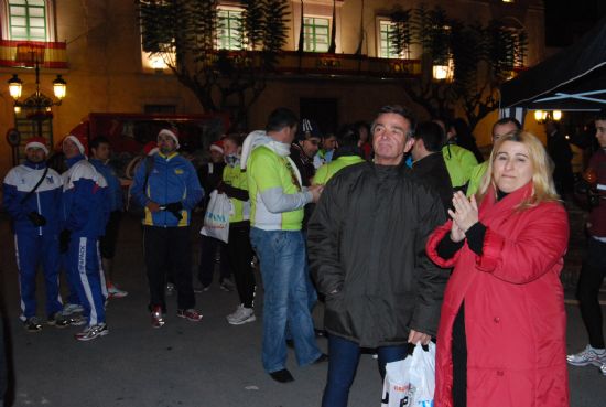 MÁS DE 130 CORREDORES PARTICIPARON EN LA CARRERA NOCTURNA NAVIDEÑA "LA DÉCIMA", ORGANIZADA POR LA PEÑA MADRIDISTA Y EL CLUB DE ATLETISMO TOTANA-JC PALETS, EN BENEFICIO DE CÁRITAS