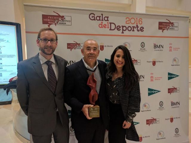 La Concejalía de Deportes felicita al totanero Pablo Costa por el premio recibido en la Gala del Deporte de la Región de Murcia a la promoción del deporte en edad escolar