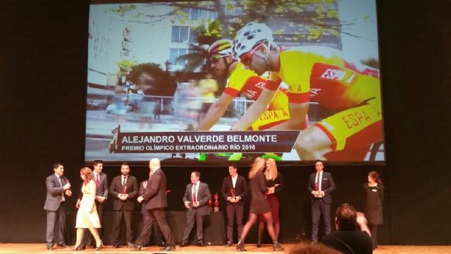 La Concejalía de Deportes felicita al totanero Pablo Costa por el premio recibido en la Gala del Deporte de la Región de Murcia a la promoción del deporte en edad escolar