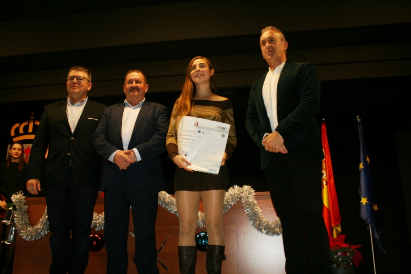 Se entregan los diplomas acreditativos a los diez alumnos de la XII Promoción del Bachillerato Internacional del IES "Juan de la Cierva"