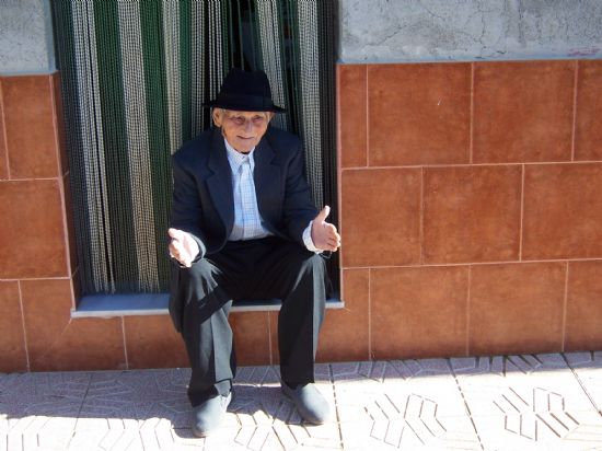 EL AYUNTAMIENTO RINDE UN HOMENAJE AL VECINO CENTENARIO GINS AZNAR VERA, DE 100 AOS Y NATURAL DE LA PEDANA TOTANERA DEL RAIGUERO BAJO