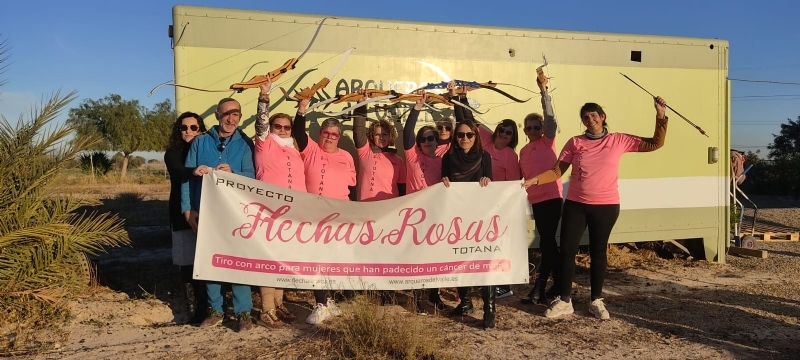 Garantizan el mantenimiento de la actividad "Flechas Rosas" para el año 2024, con la que se quiere ayudar a la rehabilitación de mujeres afectadas por cáncer de mama