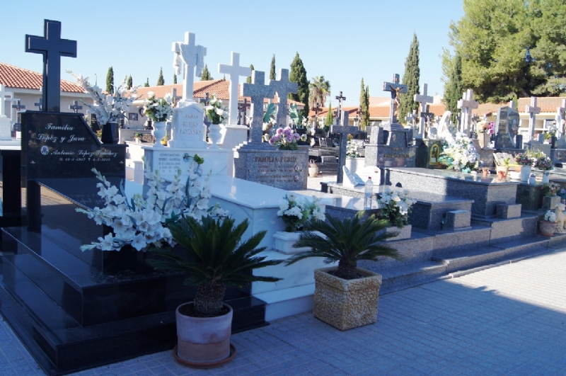 Prorrogan un ao ms el contrato del Servicio del Cementerio Municipal de Totana 