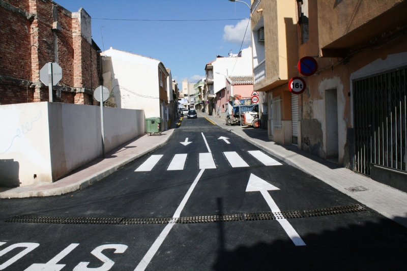 Se abre al trfico el tramo de la Caada Zamora que ha sido arreglado, entre la avenida de Lorca y la calle Santiago, dentro del Plan de Dinamizacin de Obras y Servicios Municipales