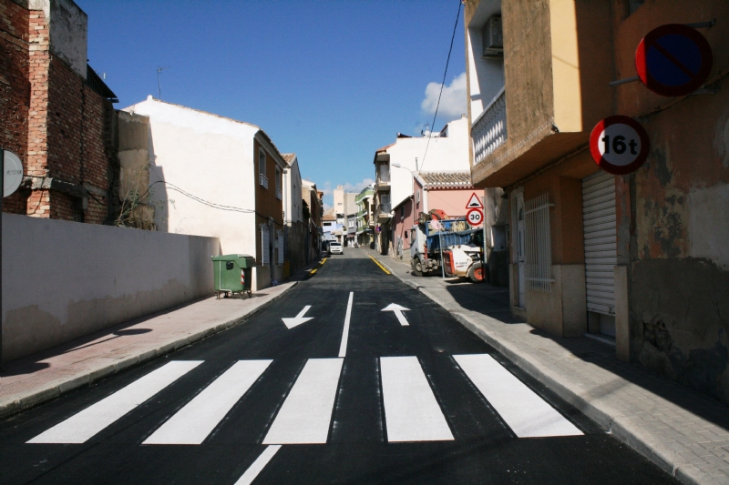 Se abre al trfico el tramo de la Caada Zamora que ha sido arreglado, entre la avenida de Lorca y la calle Santiago, dentro del Plan de Dinamizacin de Obras y Servicios Municipales