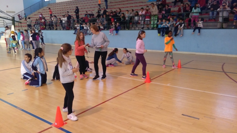 Un total de 145 alumnos participaron en la Fase Local de "Jugando al Atletismo benjamín" de Deporte Escolar, organizada por la Concejalía de Deportes