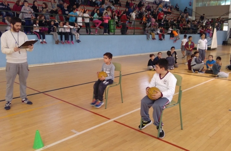 Un total de 145 alumnos participaron en la Fase Local de "Jugando al Atletismo benjamín" de Deporte Escolar, organizada por la Concejalía de Deportes