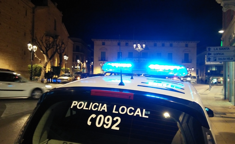 Agentes de la Polica Local de Totana y de Lorca detienen a una persona en una actuacin conjunta tras una persecucin