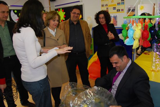 MÁS DE CIEN NIÑOS CON DIFICULTADES EN EL DESARROLLO PODRÁN ESTIMULAR LOS SENTIDOS DE FORMA NOVEDOSA EN LA NUEVA SALA MULTISENSORIAL INAUGURADA POR EL ALCALDE DE TOTANA Y LA DIRECTORA DEL IMAS