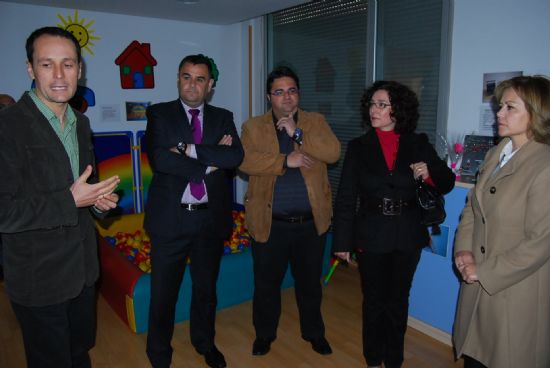 MÁS DE CIEN NIÑOS CON DIFICULTADES EN EL DESARROLLO PODRÁN ESTIMULAR LOS SENTIDOS DE FORMA NOVEDOSA EN LA NUEVA SALA MULTISENSORIAL INAUGURADA POR EL ALCALDE DE TOTANA Y LA DIRECTORA DEL IMAS