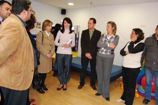 MÁS DE CIEN NIÑOS CON DIFICULTADES EN EL DESARROLLO PODRÁN ESTIMULAR LOS SENTIDOS DE FORMA NOVEDOSA EN LA NUEVA SALA MULTISENSORIAL INAUGURADA POR EL ALCALDE DE TOTANA Y LA DIRECTORA DEL IMAS