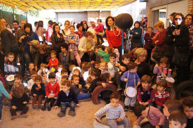 ALUMNOS DE LA ESCUELA MUNICIPAL INFANTIL "CLARA CAMPOAMOR" CELEBRAN UNA PROCESIÓN PARA DAR LA BIENVENIDA A LA SEMANA SANTA