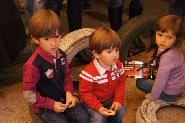 ALUMNOS DE LA ESCUELA MUNICIPAL INFANTIL "CLARA CAMPOAMOR" CELEBRAN UNA PROCESIÓN PARA DAR LA BIENVENIDA A LA SEMANA SANTA