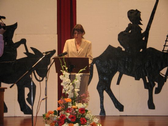 CENTENARES DE ESCOLARES LEEN DE FORMA ININTERRUMPIDA EL QUIJOTE EN 