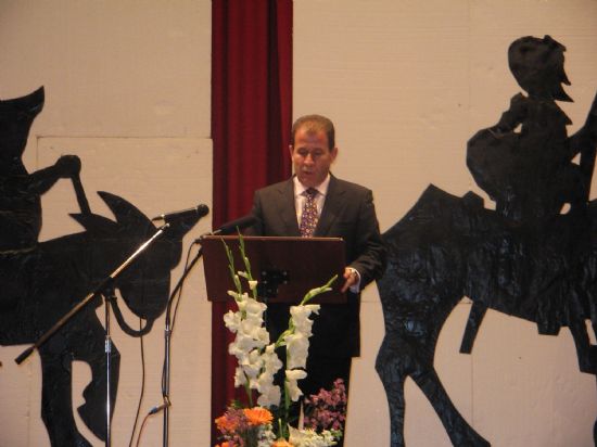 CENTENARES DE ESCOLARES LEEN DE FORMA ININTERRUMPIDA EL QUIJOTE EN 