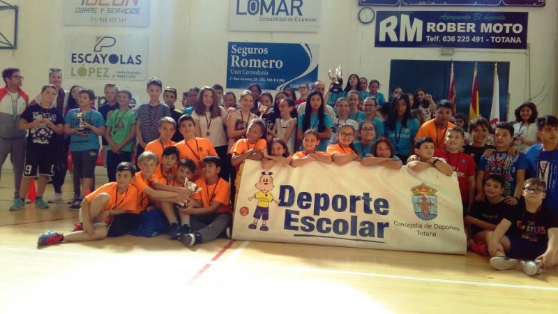 La Concejalía de Deportes pone fin a la Fase Local de Balonmano Alevín de Deporte Escolar, donde los colegios Santa Eulalia y La Cruz quedan campeones en las modalidades mixta y femenina