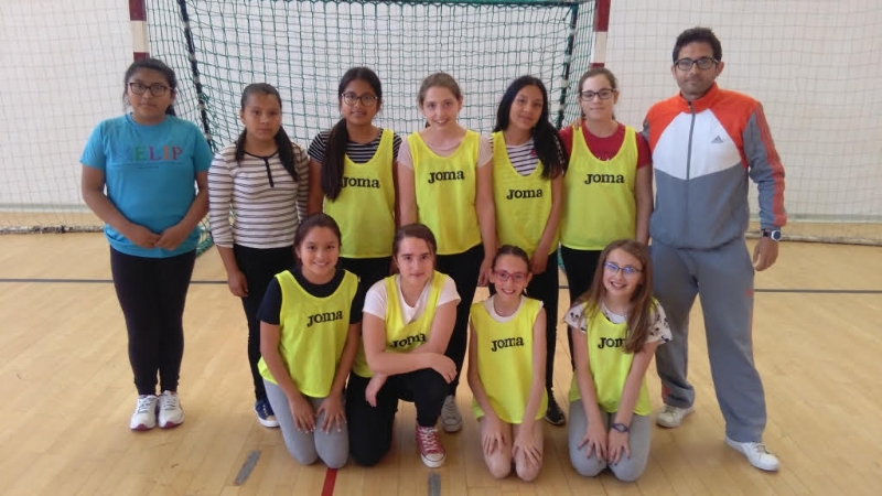 La Concejala de Deportes pone fin a la Fase Local de Balonmano Alevn de Deporte Escolar, donde los colegios Santa Eulalia y La Cruz quedan campeones en las modalidades mixta y femenina